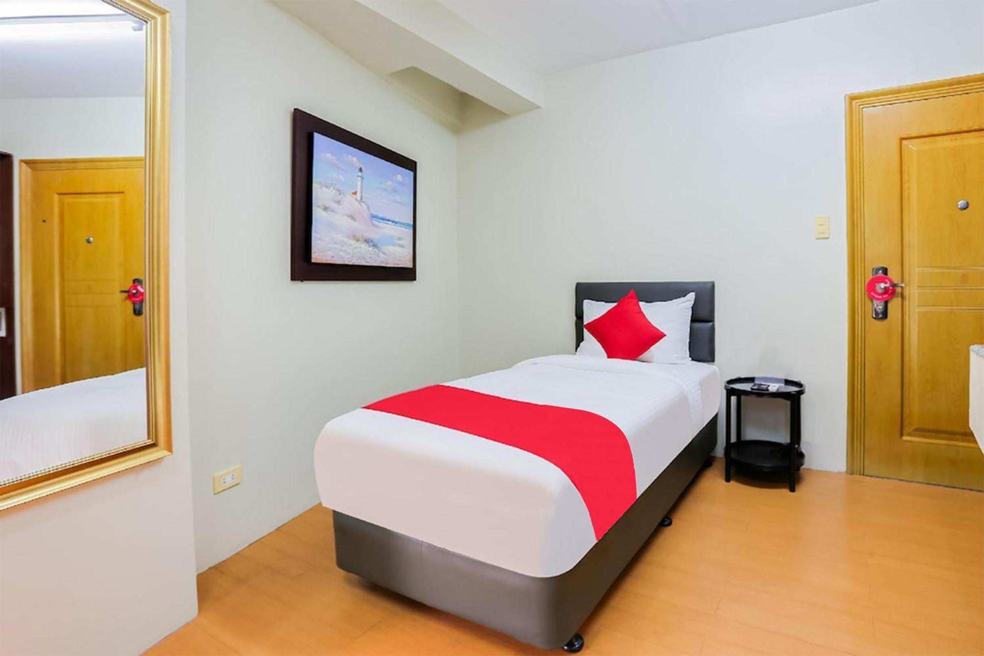 Anglo Residences Manila 3*